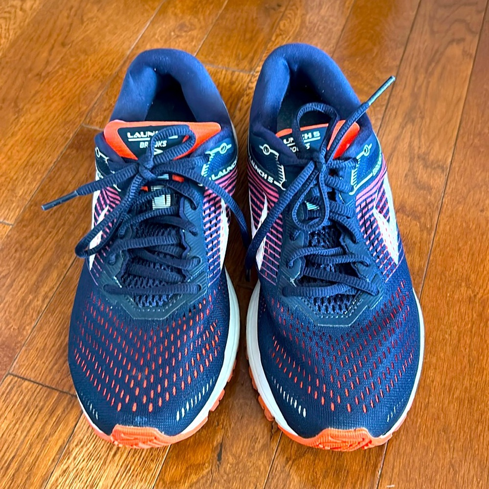 BROOKS WOMENS LAUNCH 5 EUC, size 8